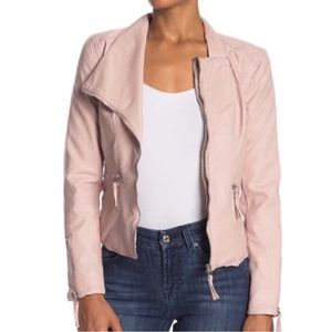 MOTO JACKET​
BLANKNYC FAUX LEATHER FITTED